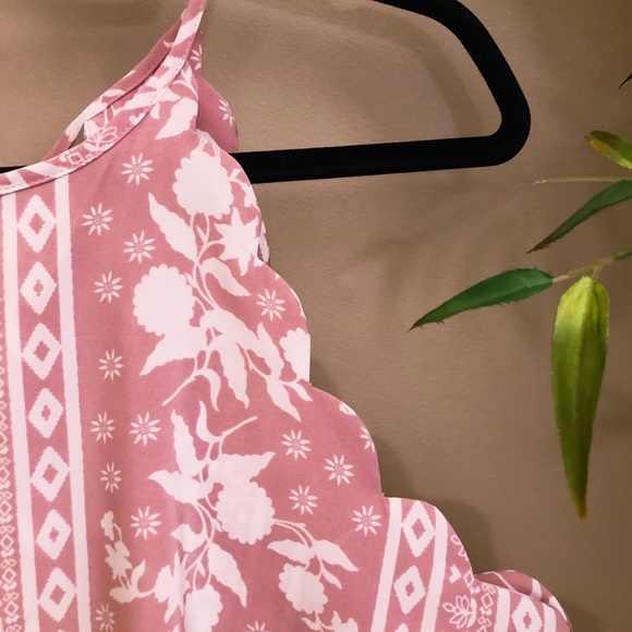 E M | Scallop Halter Top - Picture 3 of 5